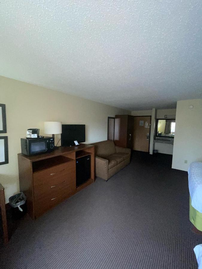 Cobblestone Hotel & Suites - Wisconsin Rapids Exterior foto