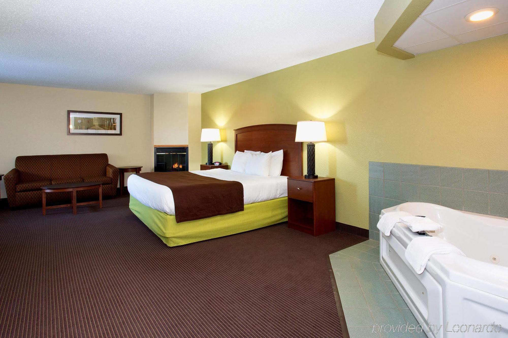 Cobblestone Hotel & Suites - Wisconsin Rapids Exterior foto